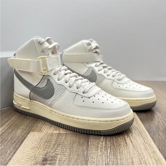 Nike Air Force 1 High LE Women’s 11.5 - Picture 4 of 7